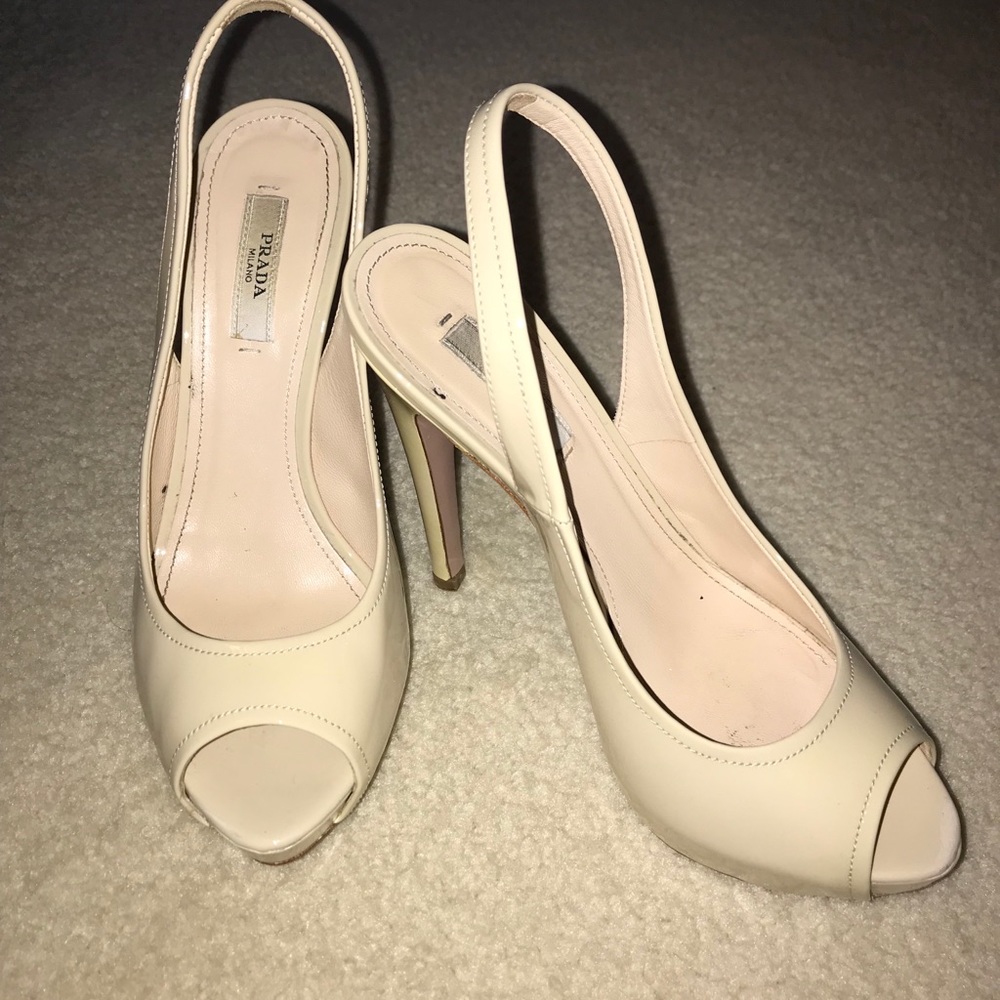 Peep toe sling back pumps